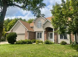 5745 Annapolis Ln N, Plymouth, MN 55446