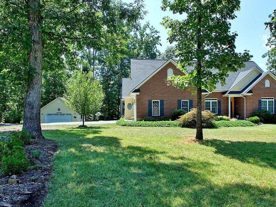 1st image of 100 Baywood Dr