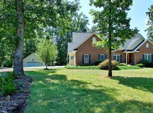 100 Baywood Dr, Moneta, VA 24121