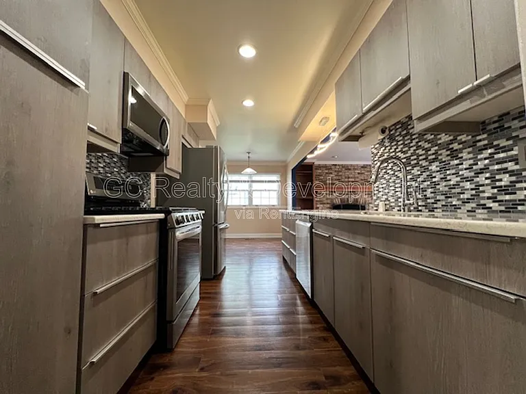 1540 Edgefield Ln — Photo 2