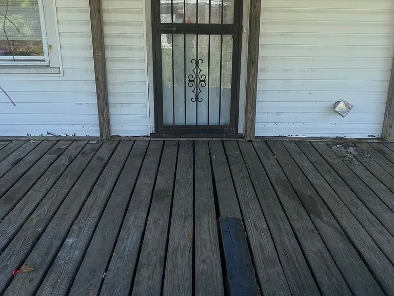 1729 Model Rd — Photo 2
