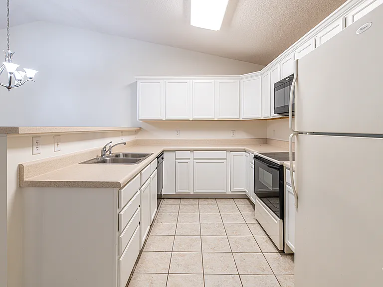 906 Mercer Dr #1 — Photo 6