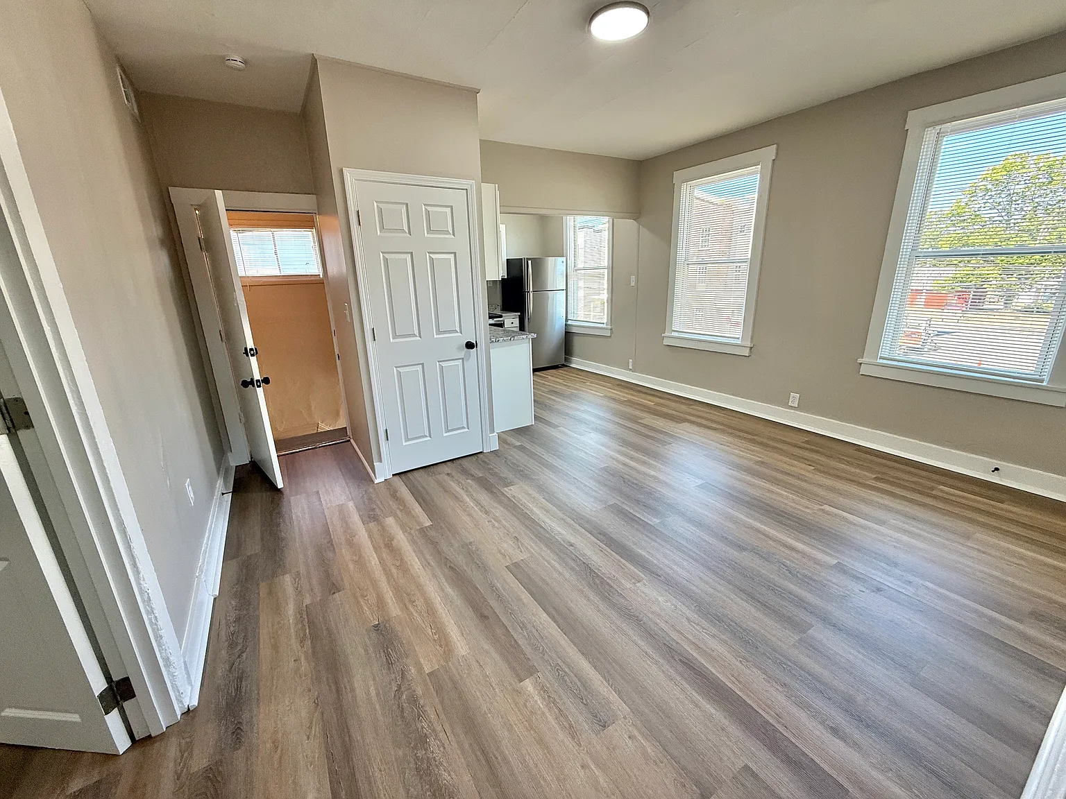 1 bed, $1,300 — Photo 4
