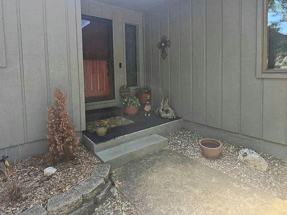 3rd image of 27 Faisan Way