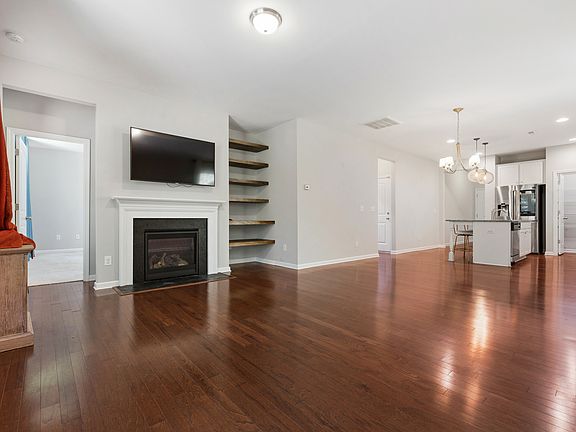 3rd image of 17 Rattan Bay Ct