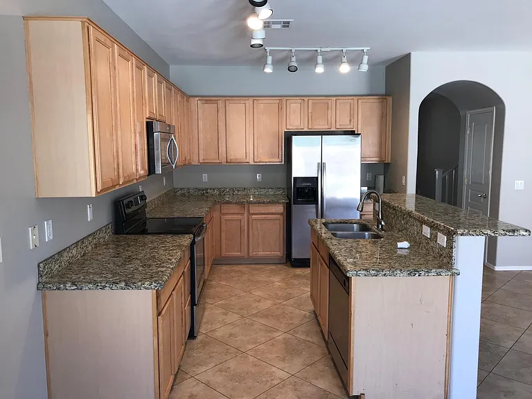 3440 E Flower St — Photo 5