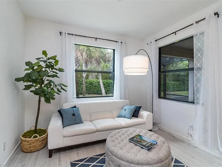 13021 Pembroke Dr — Photo 13