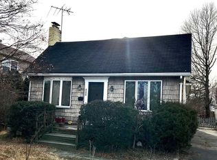 880 Main St, Farmingdale, NY 11735