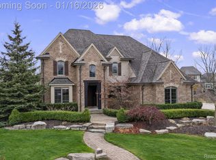 3575 Royal Berkshire Ln, Oakland, MI 48363