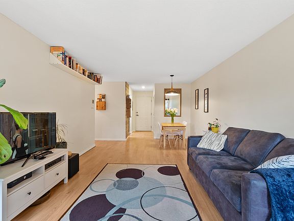 5th image of 1055 W 13th Ave #303