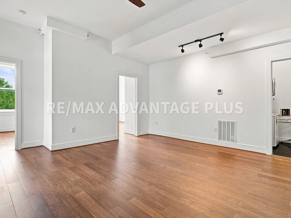 142 N Main St
