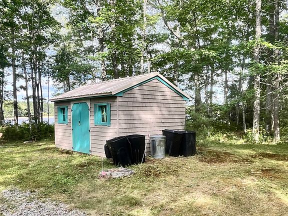 3rd image of 348 Morrison Farm Road