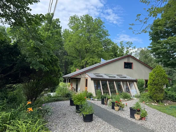 12 Stage Rd, Westhampton, MA 01027