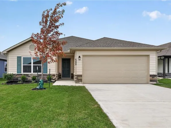 588 W Bluebird St, Gardner, KS 66030
