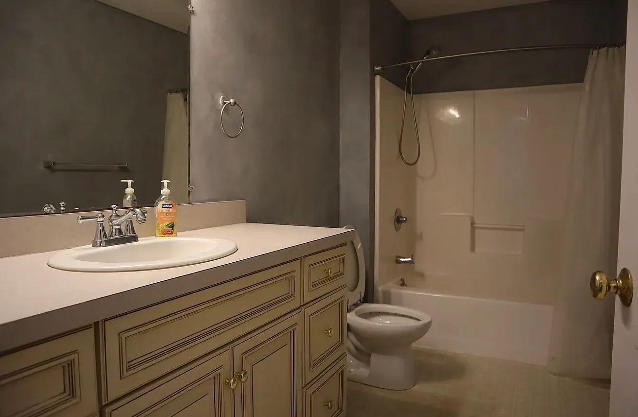 2 bed, 985 sqft, $2,000 — Photo 3