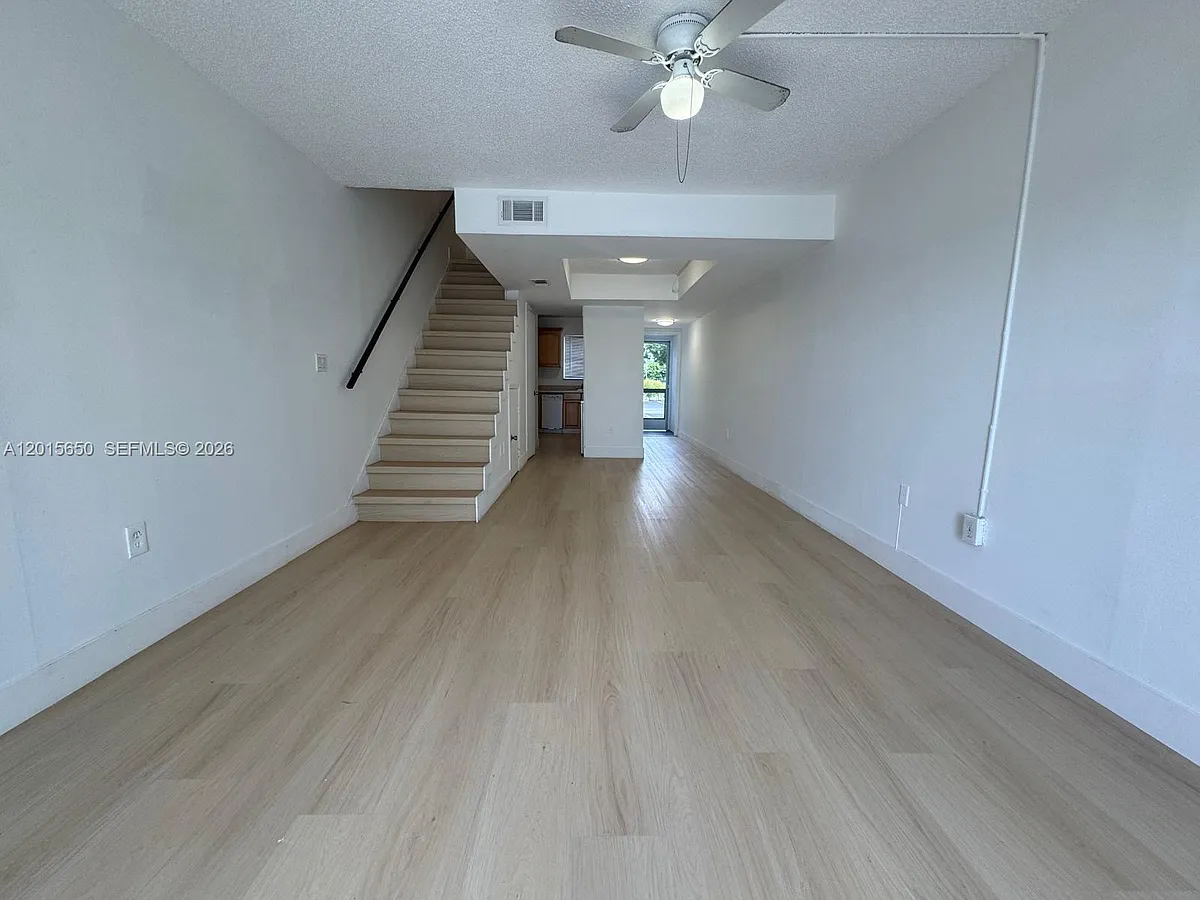Building Photo - 4122 SW 61st Ave #8