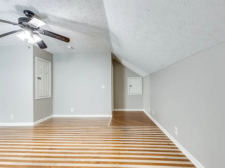125 Grant Ct — Photo 29