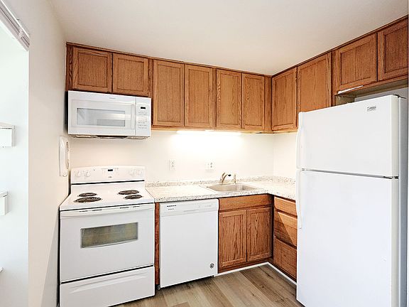 3rd image of 10 Spring Ct