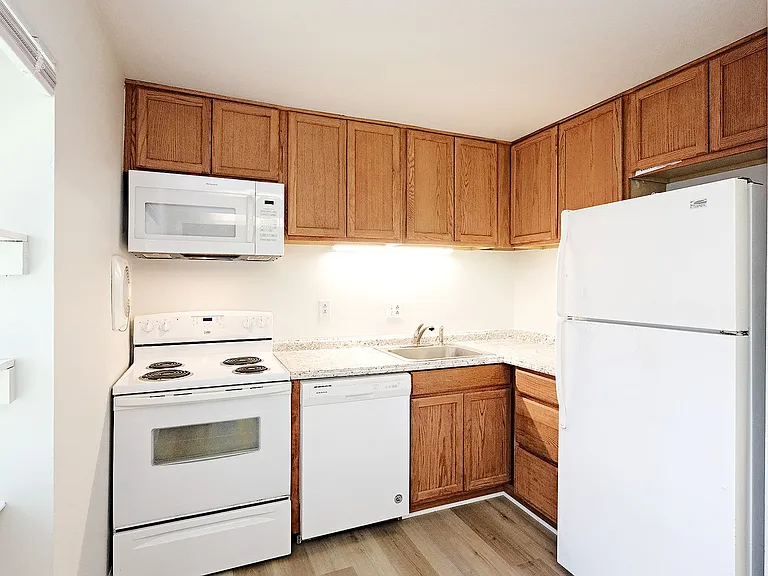 10 Spring Ct — Photo 3