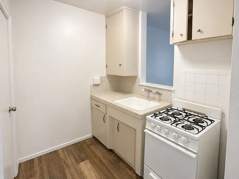 4051 College Ave — Photo 3
