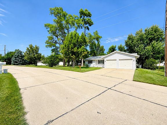 2nd image of 6 Sandy Point Dr