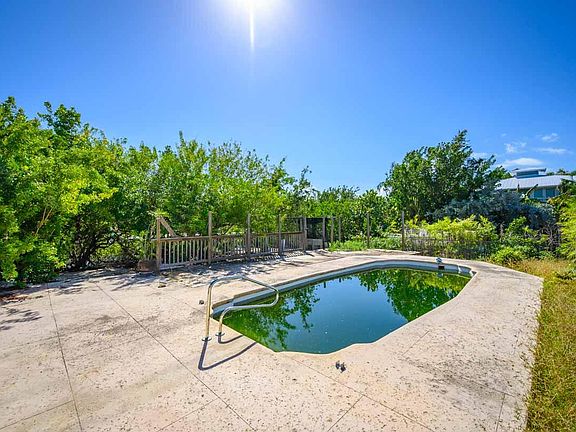 3rd image of 17334 La Brisa Ln