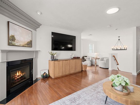 4th image of 404 Tamarack Ln #404