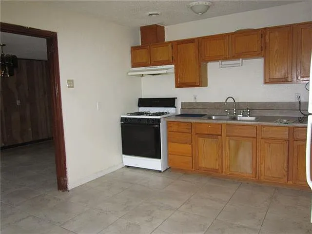 3 bed, 1.0 bath, 1400 sqft, $1,400 — Photo 3
