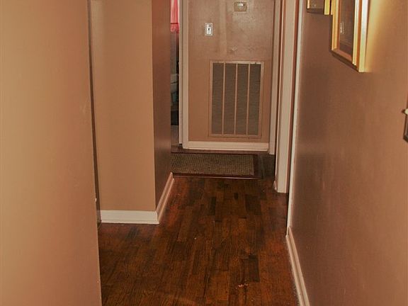 3rd image of 1827 Johnson St
