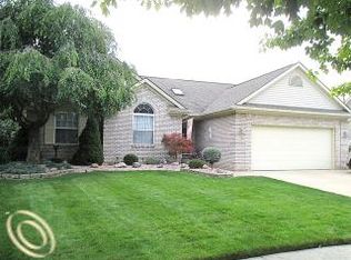 22454 Meadow Woods Cir, Taylor, MI 48180