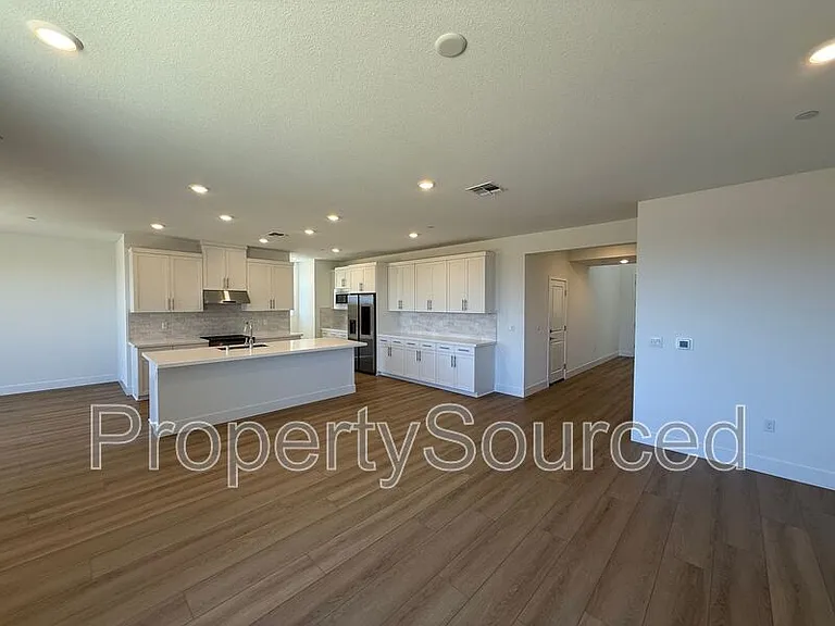 1336 N Martorella Ave — Photo 9
