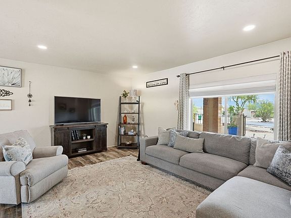 2nd image of 3735 N Gunnison Dr
