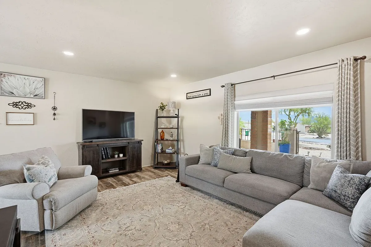 Building Photo - 3735 N Gunnison Dr