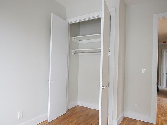 4th image of 344 Starr St