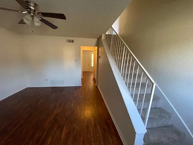 904 Cottonwood Trl #B — Photo 3