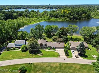 2838 Bay Dr, West Bloomfield, MI