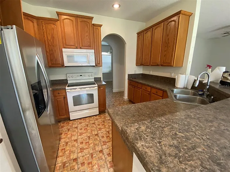 1004 Pine Tree Dr — Photo 9