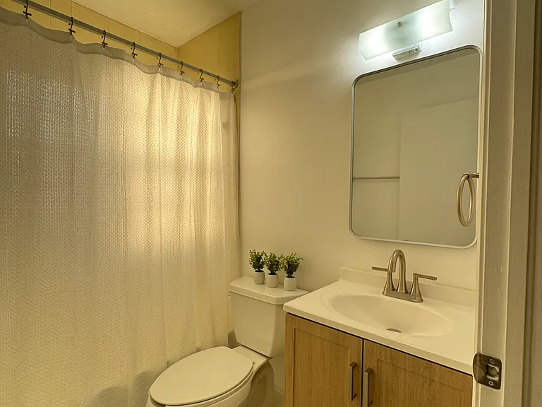 1190 Rue Des Chateaux #2B — Photo 14