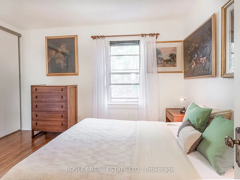 22 Martin Cres — Photo 15