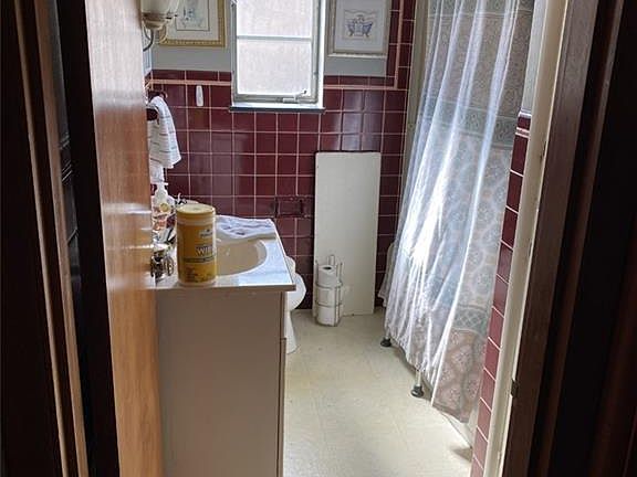 4th image of 3713 Wayne Ave