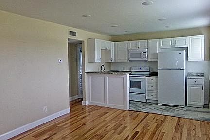 4th image of 129 Moore Ave Floor 1