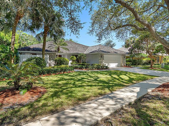 3rd image of 18564 Lake Bend Dr