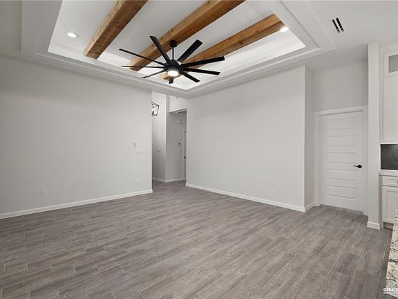 4th image of 3801 La Paloma Dr