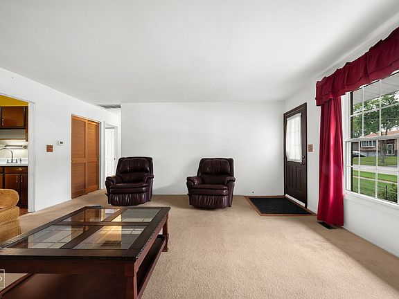 5th image of 7410 Churchill Dr