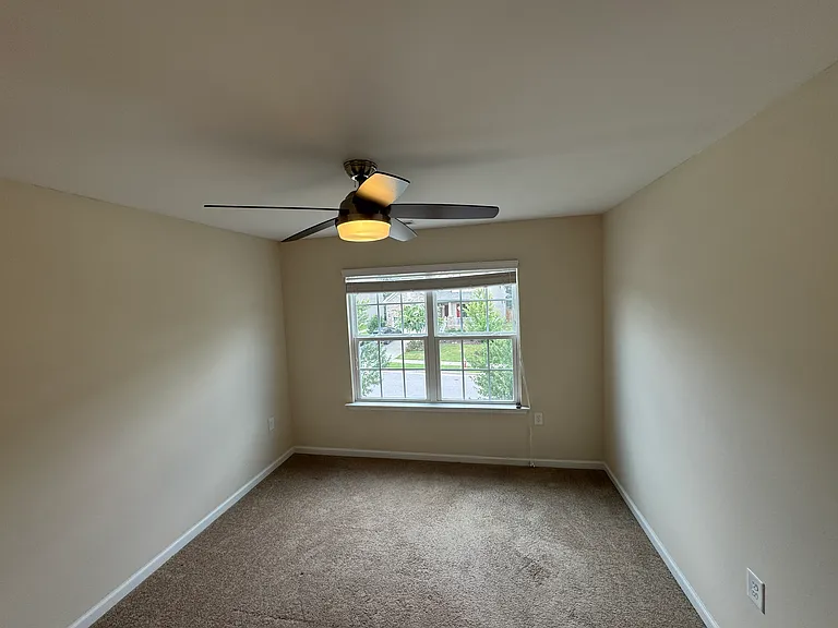925 Lemster Ln — Photo 47