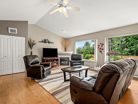 2nd image of 2435 Idiens Way
