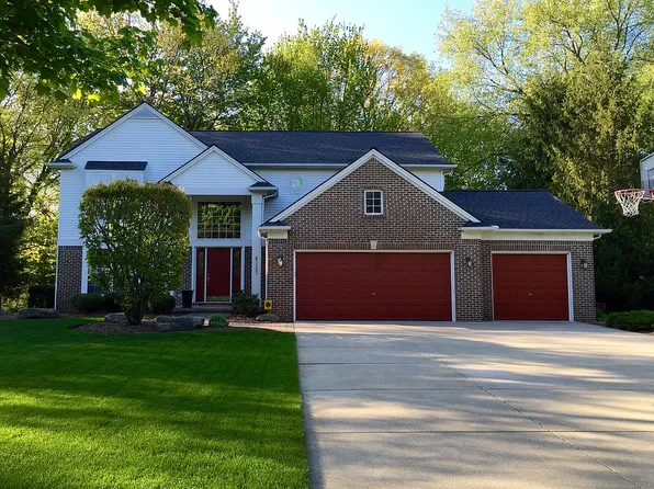 6157 Lake Waldon Dr, Clarkston, MI 48346