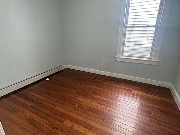 4th image of 41 N 18th St APT 1