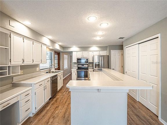 4th image of 3920 Greenview Pines Ct