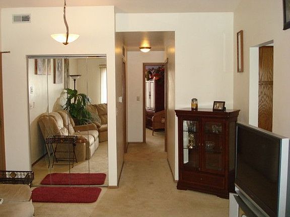 2nd image of 317 Sandpebble Ln
